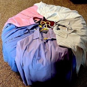 Fitted button up 3/4 length sleeve shirts.